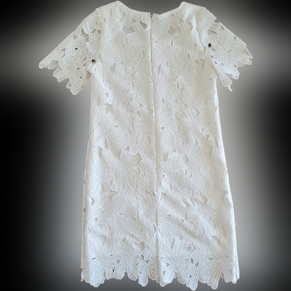 Charlotte Russe White Floral Lace Short Sleeves Midi Dress - Medium - EUC - Picture 5 of 9